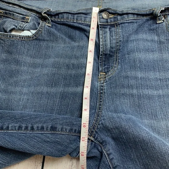 Old Navy Flirt Jeans - Picture 9 of 11